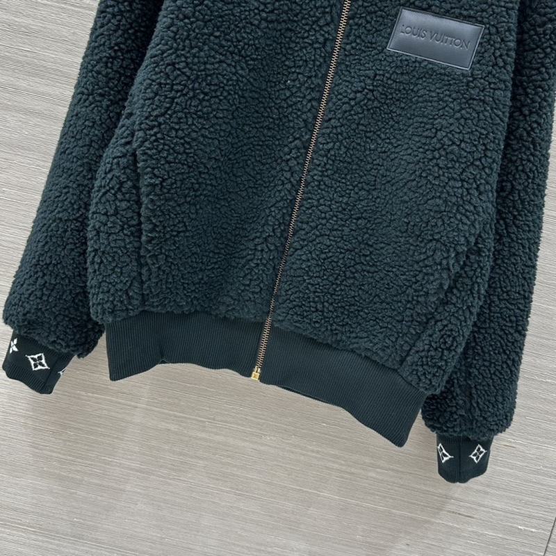 l0vis Vvtt0n outwear